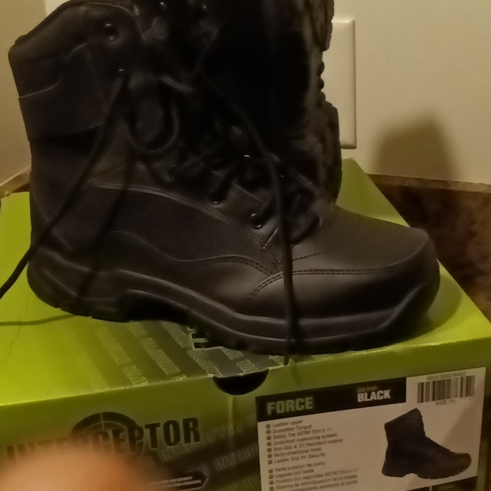 Steel toe boots